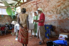 Bei einem Gottesdienst in einem der Dörfer unweit von Salapoumbe